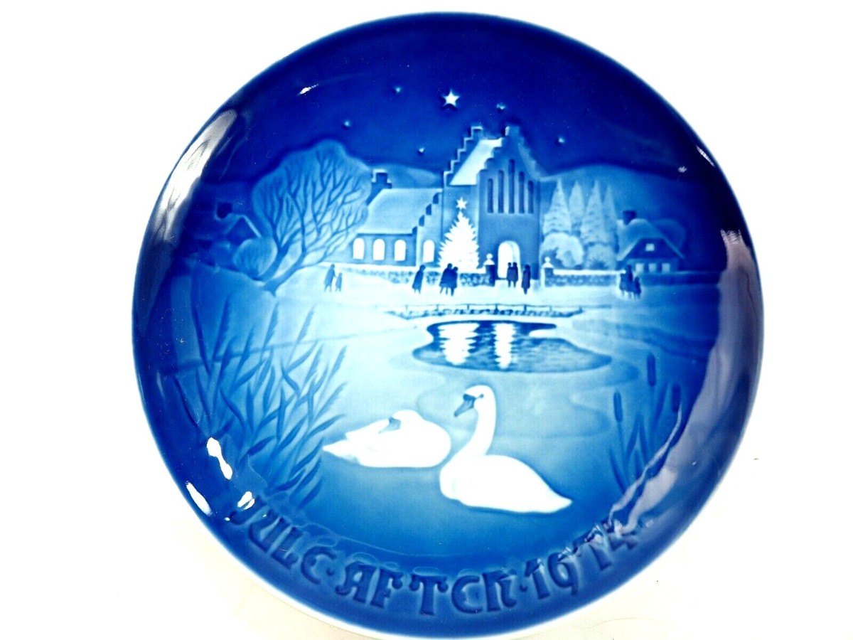 Bing & Grondahl 1974 Copenhagen 9074 Christmas in The Village