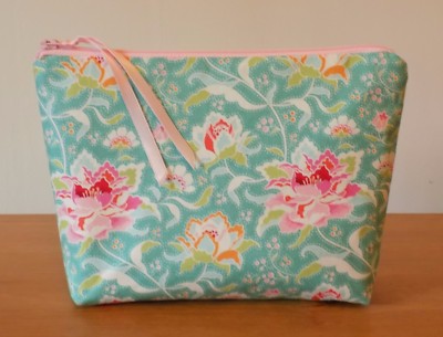 Handgefertigte Kosmetiktasche Kosmetiktasche Reißverschlusstasche 100% Baumwolle Tilda Blumenstoff