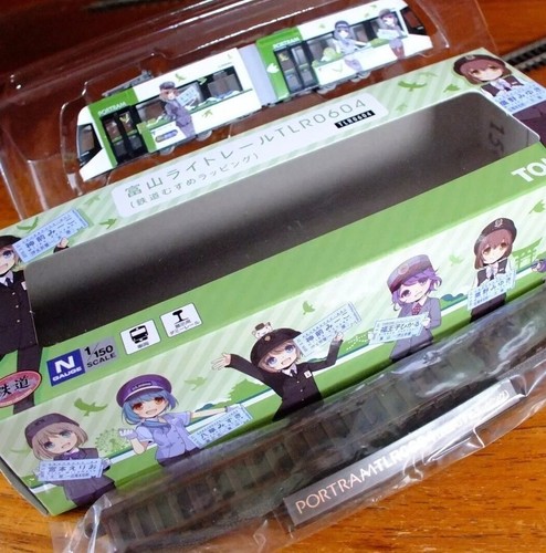 Tomytec N gauge TLR0604 Toyama Portram tram Anime conductors green doors livery - Picture 12 of 12