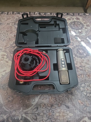 NEW Rode NT2000 Large-Diaphragm Condenser Microphone Kit with Mount - Silver