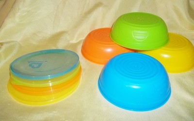 4 Toddler Snack bowls Containers with 4 Lids plastic travel car trips MUNCHKIN