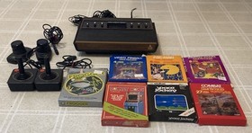 atari 2600 Wood grain console With 2 Joysticks, 2 Paddle Controls And 7 Games!