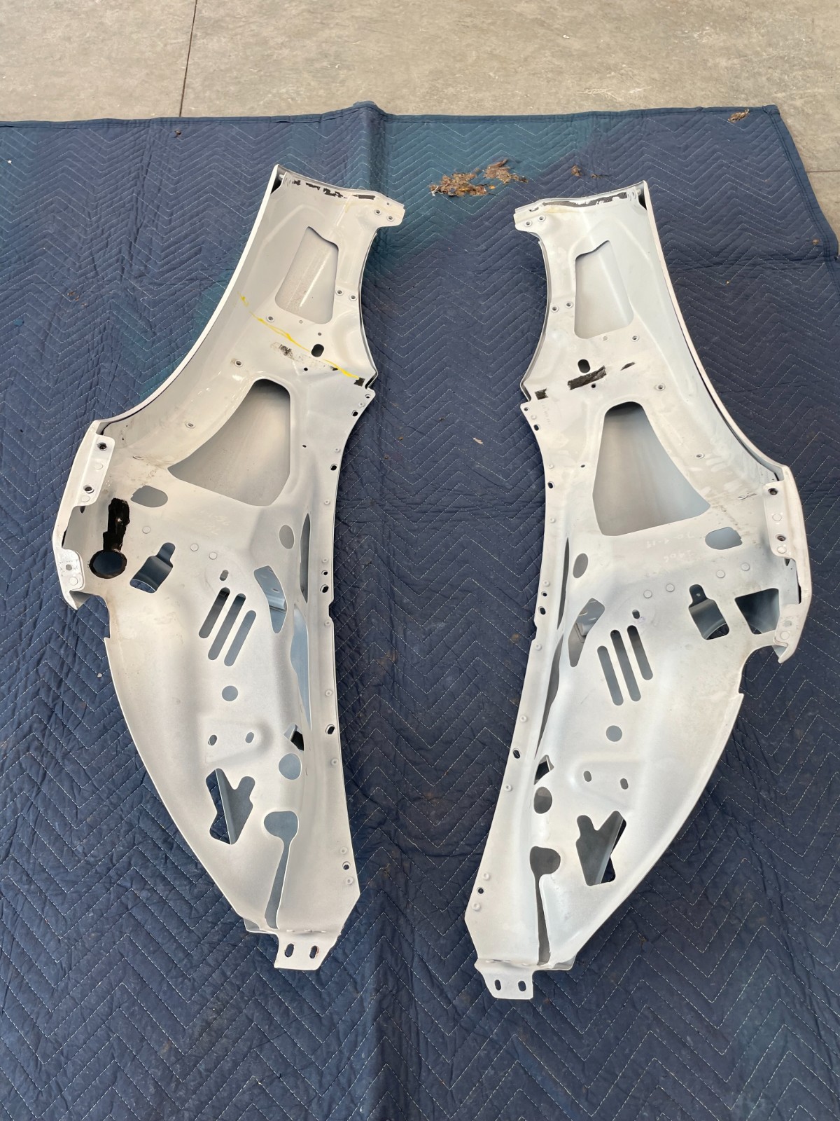 2019 2020 2021 MCLAREN 600LT BOTH FRONT FENDERS 13A0993CP Silica White