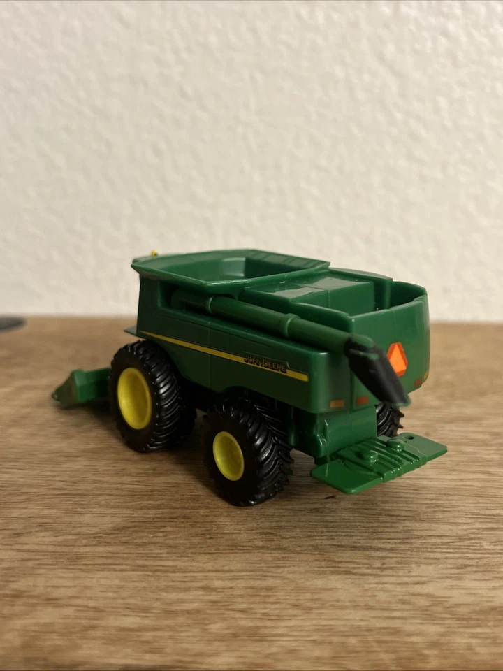 John Deere ERTL Green Die-cast Farm Combine Harvester Scale 1:32 Plastic Toy - Image 3 of 4