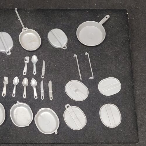 Lot of VINTAGE CIRCA 1960's HASBRO GI JOE Mess Kit Frying Pan Fork Knife Spoon - Picture 4 of 4
