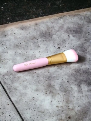 TOO FACED FLATBUKI BÜRSTE NEU
