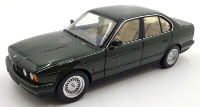 Minichamps 1/18 Scale Diecast 100 024001 - BMW 535i 1968