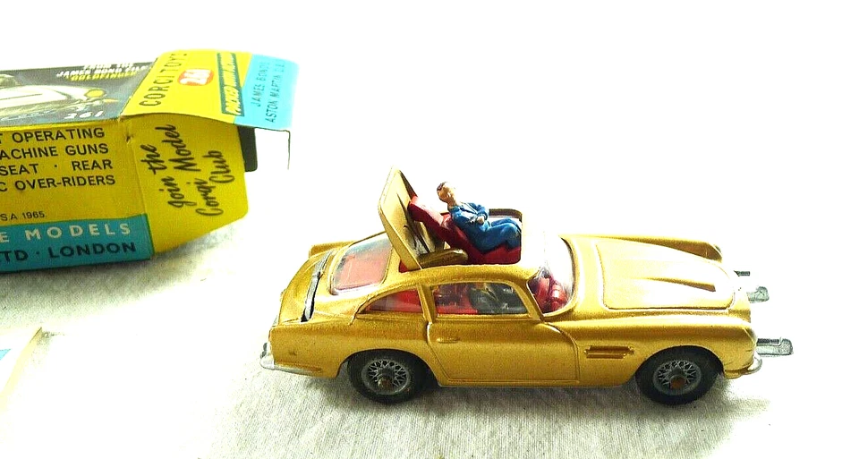 007 james bond corgi 261 aston martin modellino anni 60 VINTAGE SEAN CONNERY - Immagine 2 di 4
