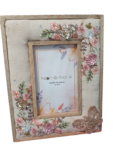 Cornice portafoto Noor - e - Noire farfalla fiori paillettes perline casetta - Foto 2 di 17