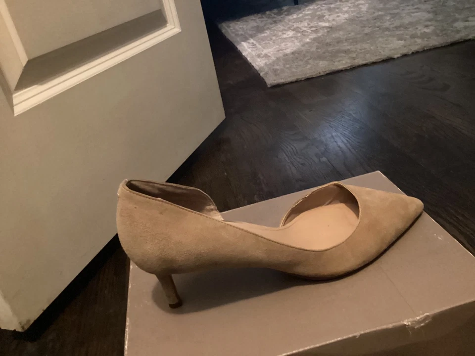 Zapatos de salón banana republic biege gamuza talla 7,5 Foto 3 de 4