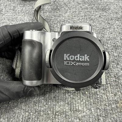 Kodak EasyShare Z710 Digital Camera 512MB Card w/ Case & Strap