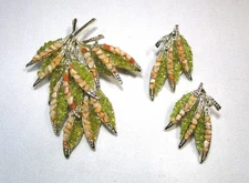 Vintage Angel Skin Coral Chip Brooch Earrings Set ETC10897