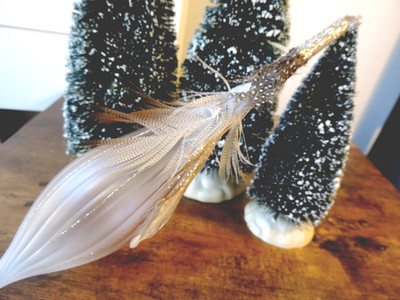 Vtg 10'' Frosted Glass Feather Mica Christmas Ornament Rbt. Stanley VGC