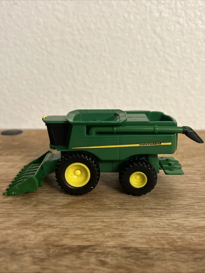 John Deere ERTL Green Die-cast Farm Combine Harvester Scale 1:32 Plastic Toy - Image 2 of 4
