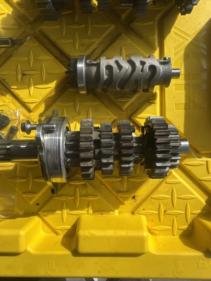 03-05 Yamaha YZFR6 R6 2005 transmisión caja de cambios eje de engranajes horquilla tambor cubierta lote Foto 4 de 4