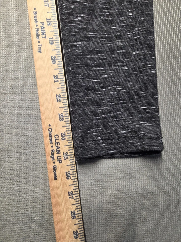 Pantalón gris para niños pequeños talla 24 cintura elástica bolsillos con cremallera ajuste relajado logotipo Foto 3 de 4