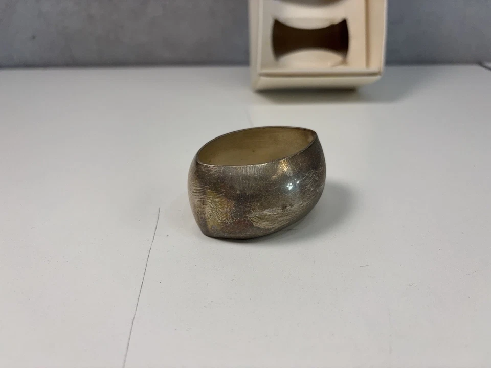 Juego de 4 servilleteros redondos placa plata pier 1 imports Foto 4 de 4