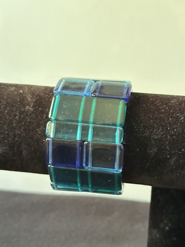 FABULOUS Vintage Chunky Blue / Green Clear Lucite Stretchy Bangle Bracelet - Picture 4 of 11