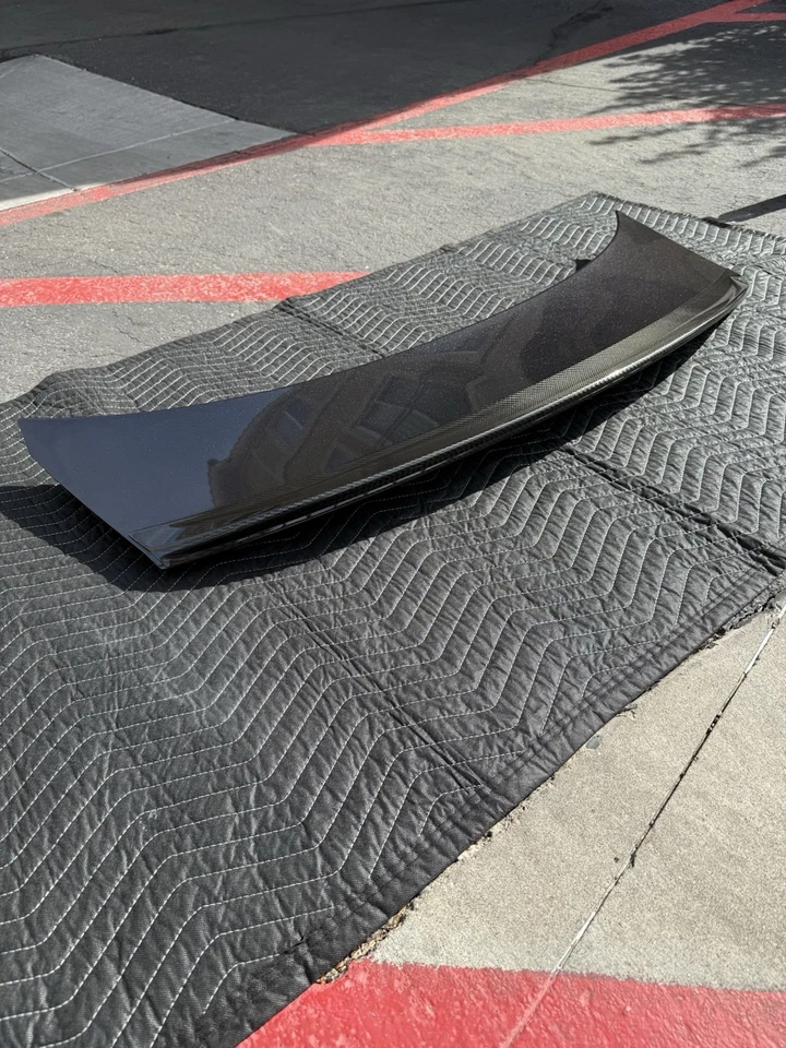 Kia Stinger 2018-2023 tapa OEM + alerón de pico de pato de fibra de carbono Foto 2 de 4