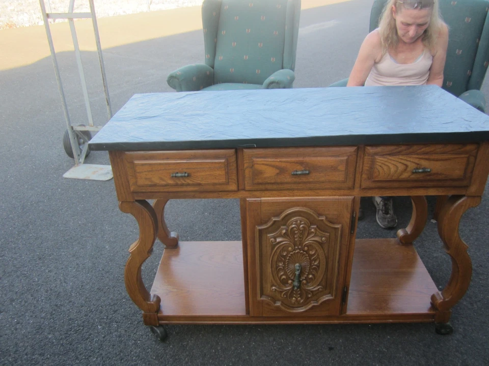 MESA DE BARRA RODANTE BROYHILL CLÁSICOS ESPAÑOLES DE COLECCIÓN CON TAPA DE PIEDRA Foto 2 de 4