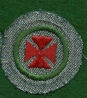 VINTAGE GIRL SCOUT BADGE - SILVER GREEN - FIRST AID - FREE SHIPPING