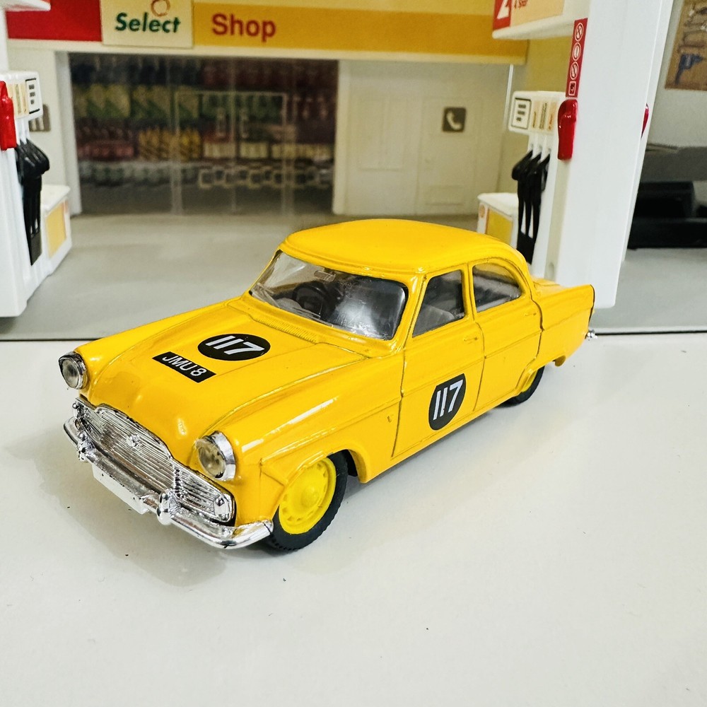 Corgi 1:43 Ford Zephyr Mk2 Diecast Race Car Model In Yellow