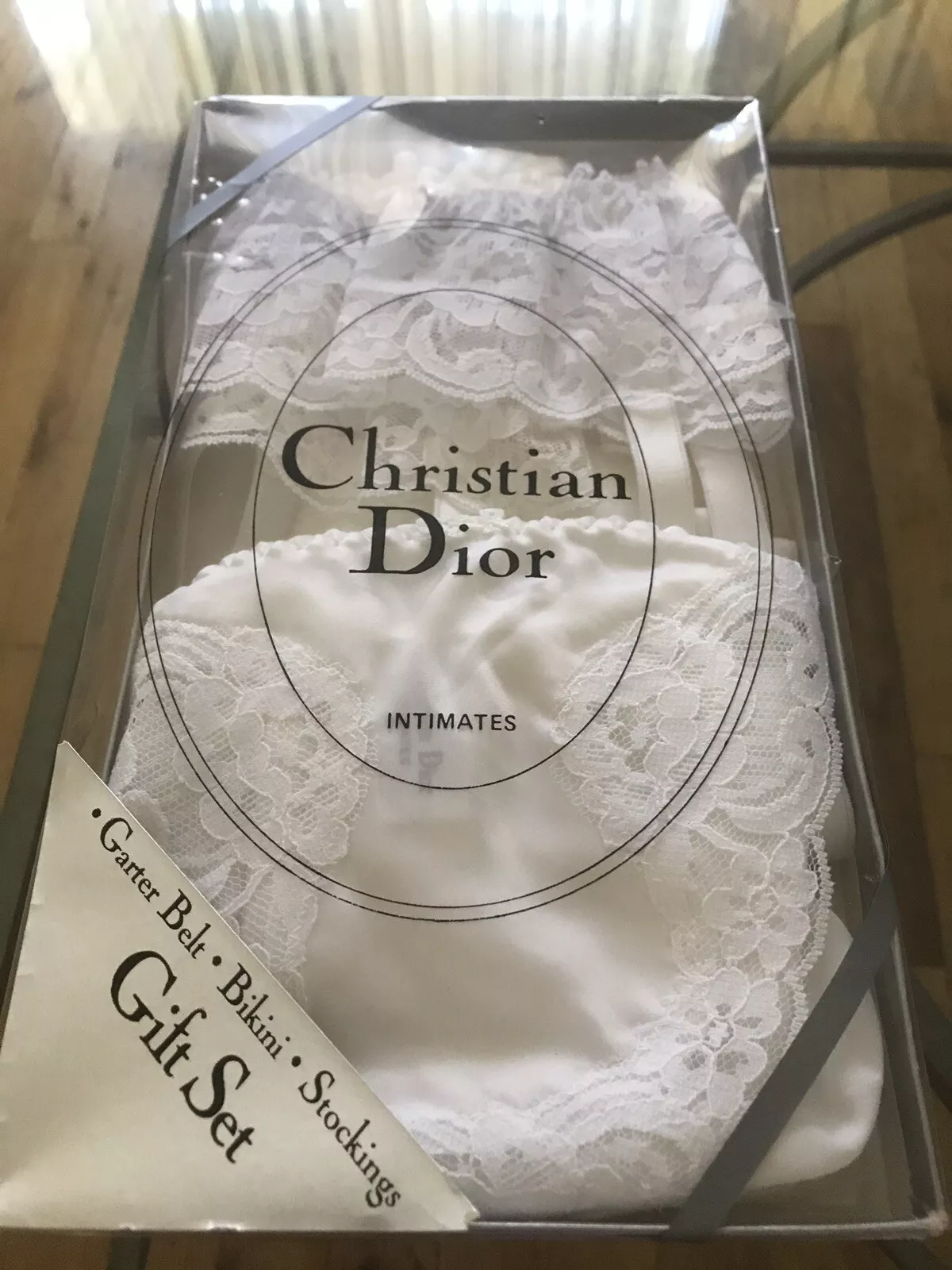 Ensemble cadeau vintage neuf Christian Dior Intimates : ceinture jarretière, bikini, bas taille M