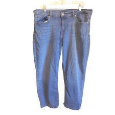 Levi Light wash mid rise crop jeans