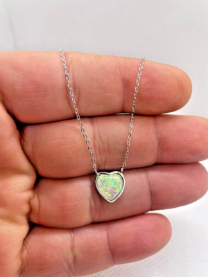 Herz Halskette mit Herzform weißer Opal Mitte 925 Sterling Silber