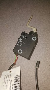 Stellmotor Tankklappe Opel OMEGA B Caravan 90491742 03/1996