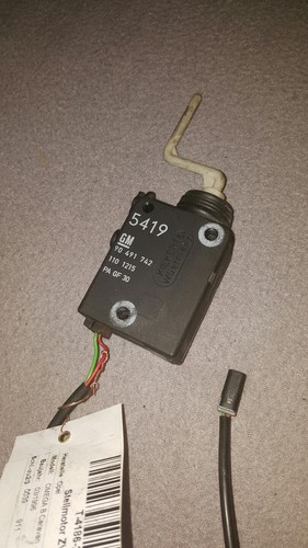 Stellmotor Tankklappe Opel OMEGA B Caravan 90491742 03/1996