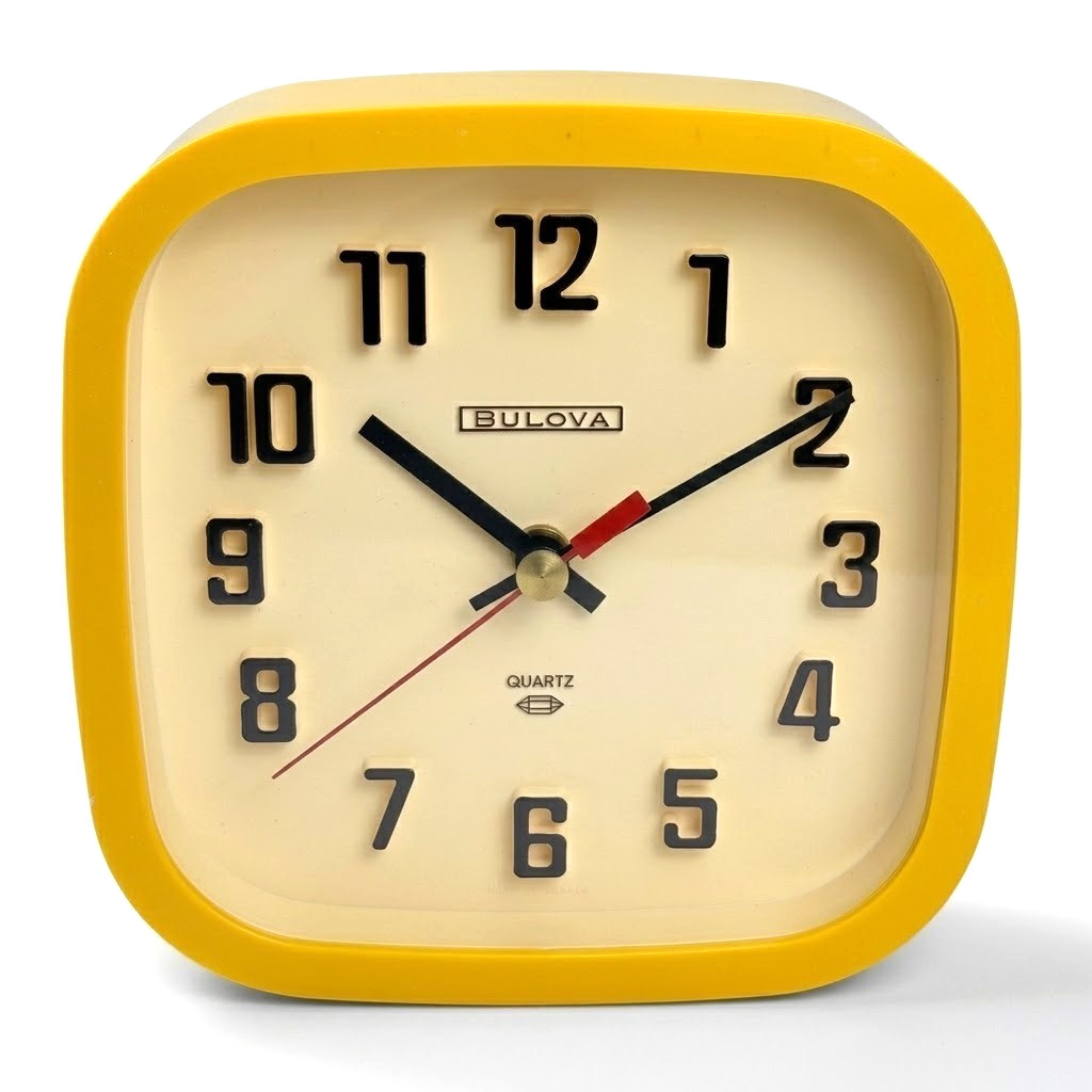 Vtg 1960s MCM Bulova Canada Model WC-3275 Yellow Plastic Quartz Wall Clock READ!