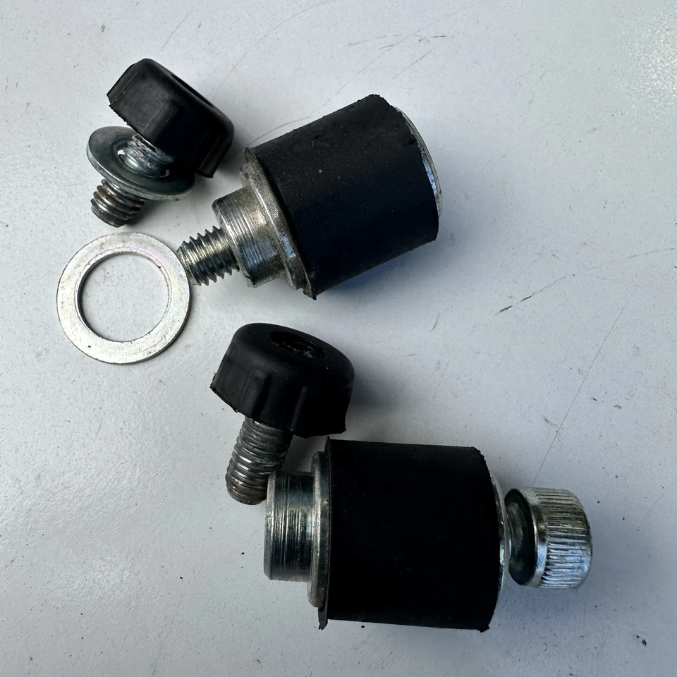 KTM Duke 390 200 2022 Asiento Goma Montaje Cuadro Pernos Foto 2 de 4