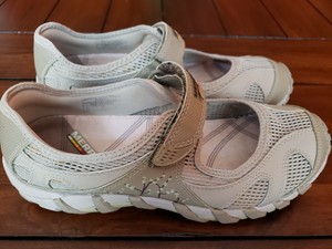 walking sneaker merrell womens sandals