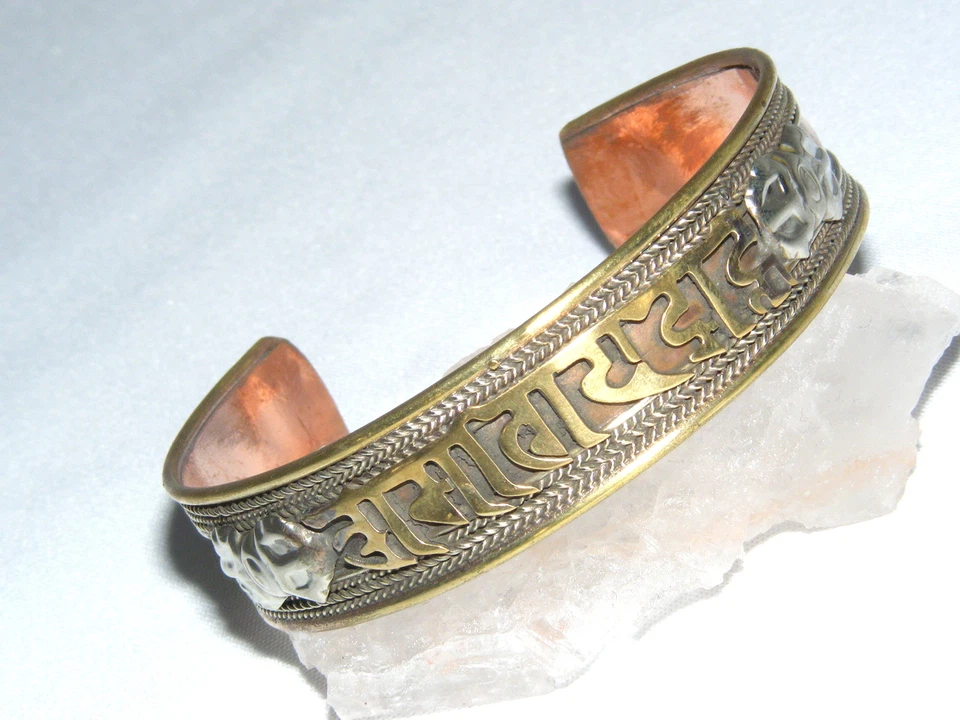 OM MANI PADME HUM ARMREIFEN IN 6 DESIGNS  AUS NEPAL HANDARBEIT MEDITATION YOGA - Bild 1 von 1