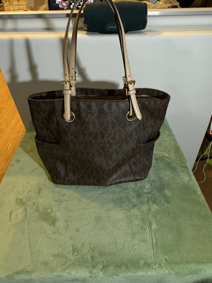 Bolso de Mano Michael Kors Jet Set Marrón MK Firma Logo Cartera Largo Bolso de Hombro Foto 2 de 4