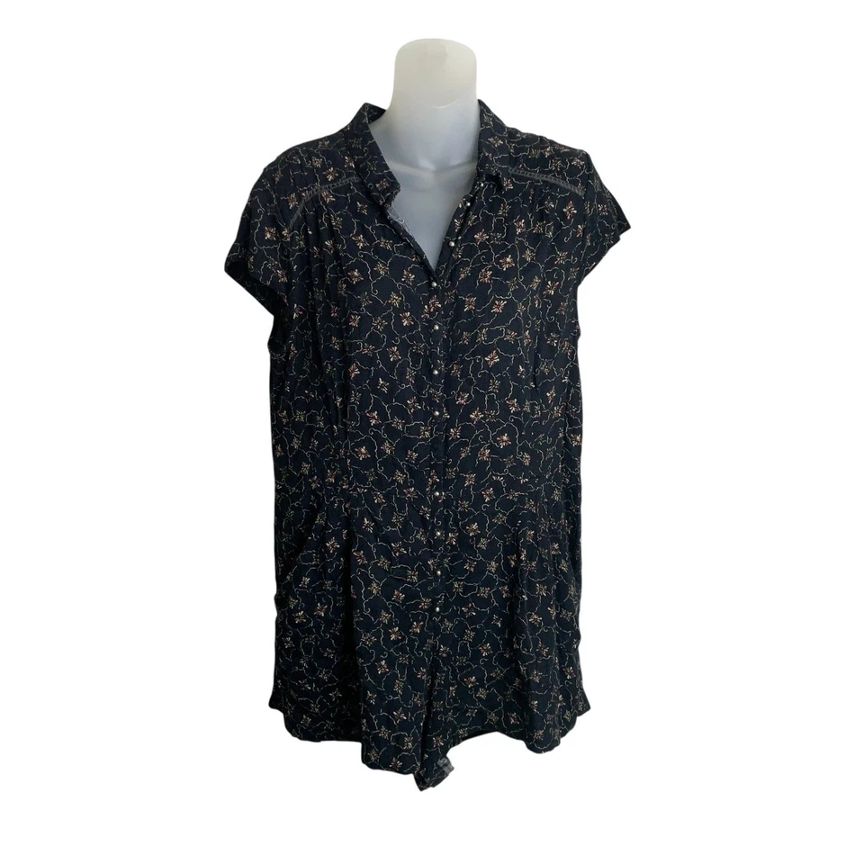 Free People连身裤口袋M黑色花卉印花纽扣短袖 — 第 2/4 张图片