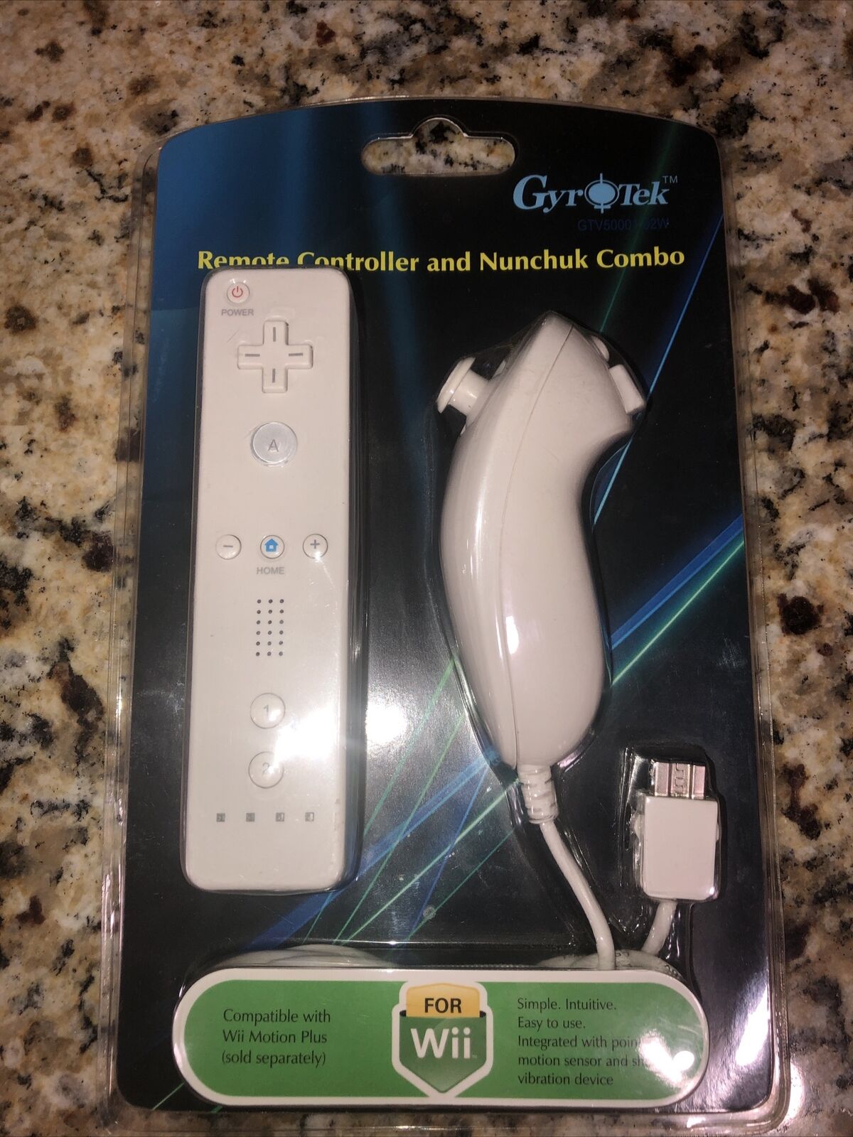 New Nintendo Wii Controller & Nunchuk Combo Pack