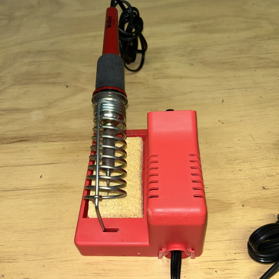 WELLER MODEL WLC100 SOLDERING STATION W/ SPG40 IRON (LSM169) - Image 3 of 4