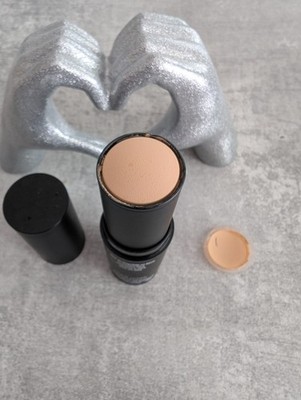 YOUNIQUE Creme Foundation Stick- Tulle- Make-up mit natürlichem Finish 