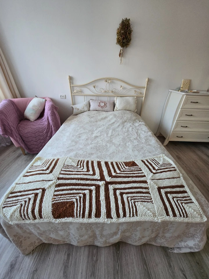 NEW HANDMADE KNIT KNITTED BLANKET THROW WOOL GEOMETRIC PATTERNED UNIQUE HANDWORK - Image 2 of 4