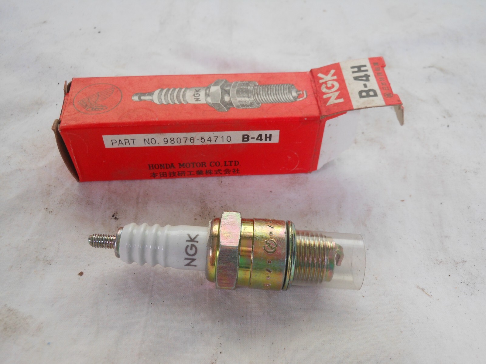 Honda, NOS, OEM, G300, EG1500, ER1500, SPARK PLUG, B-4H.   d58