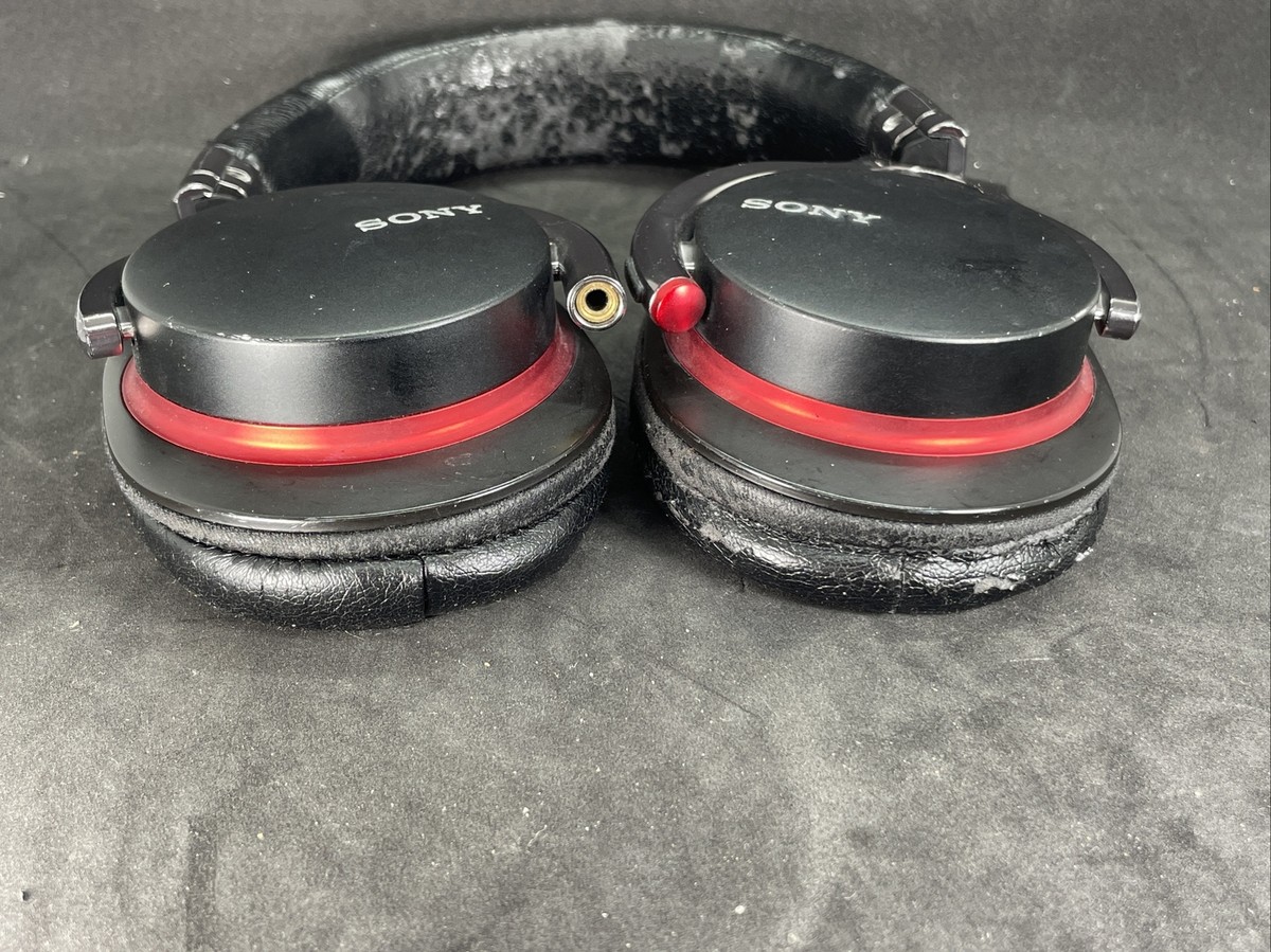 Sony MDR-1R Wired Headphones with 3.5mm stereo jack. Black Sony MDR-1R Wired Headphones with 3.5mm stereo jack. Black