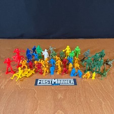 Plastic Toy Figures Large Mixed Lot of Soldiers, Indians, Cowboys Villagers