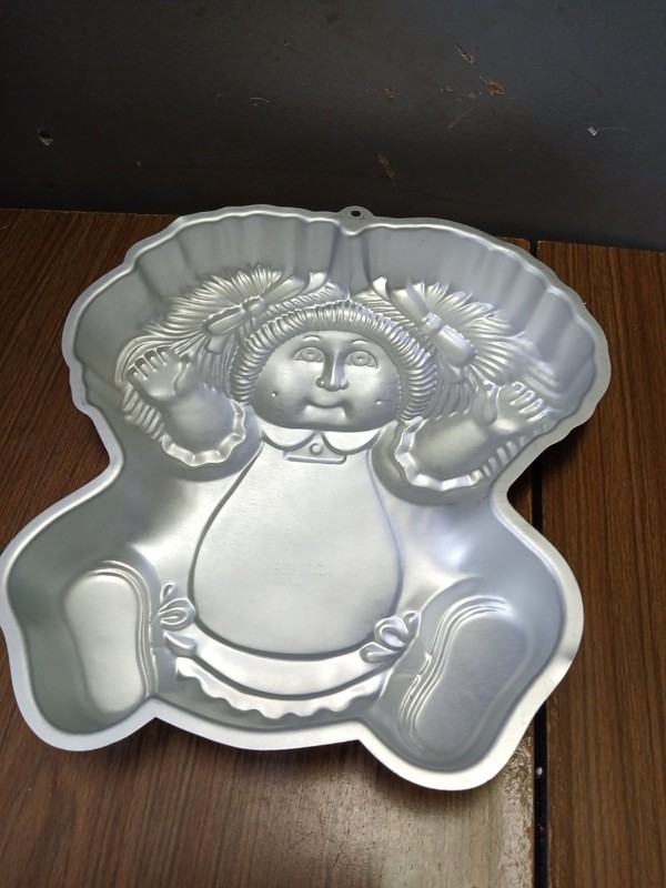 VINTAGE 1984 Cabbage Patch Kids Cake Pan Doll Wilton 