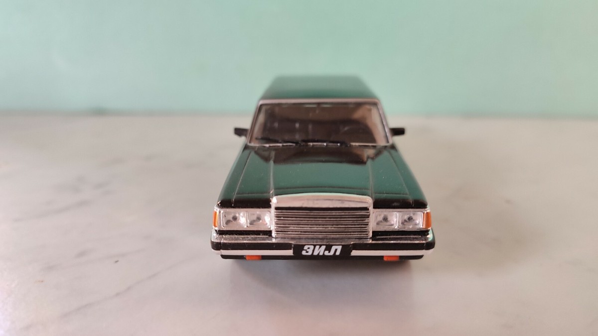 ZIL-41047 (Limousine) 1:43 Scale Diecast Model DeAgostini Auto