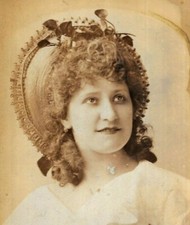 Kabinett Karte Foto schöne Frau Schauspielerin Mode lockiges Haar Morchel Nottingham