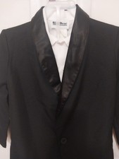 boys black tuxedo suit Size 6 With White Long Sleeve Shirt And Cumberbun