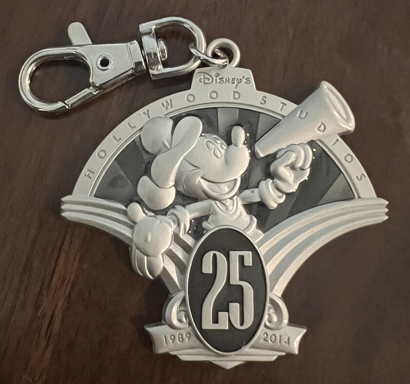 Disney Pins - Lanyard Medal - Hollywood Studios 25th Director Mickey