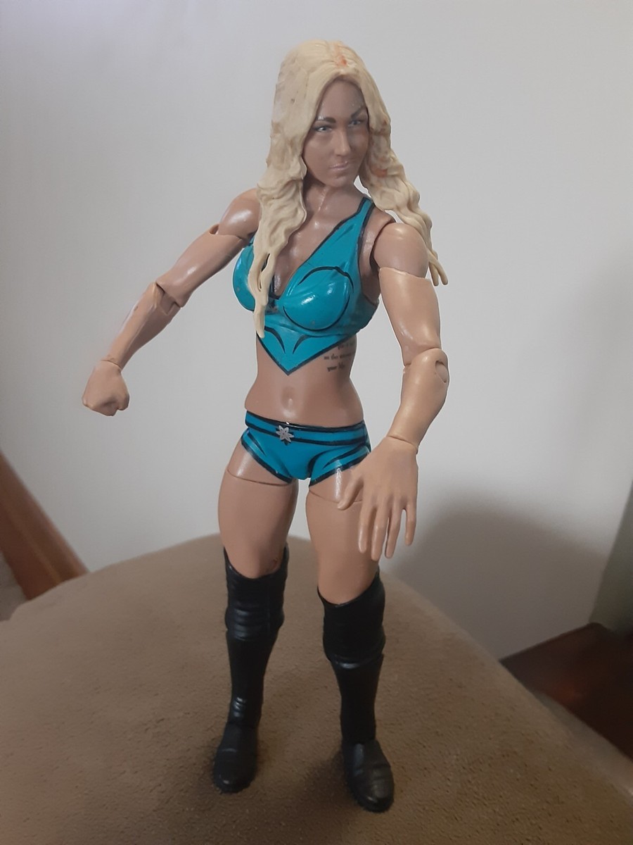 WWE シャーロット・フレア フィギュア　ベルト付き Amazon.co.jp: WWEシャーロットフレアコアフィギュア。 : おもちゃ